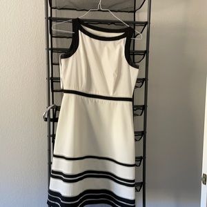 This is Ann Taylor dress . Size 4 great for holidays.